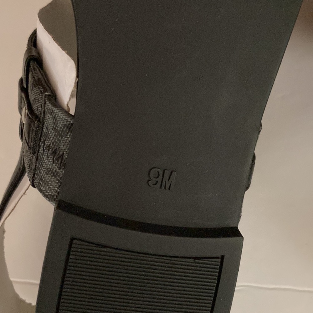 GBG Los Angeles monogram black /gray sandals size 9M strap with buckle closure 🌹 - Picture 8 of 9